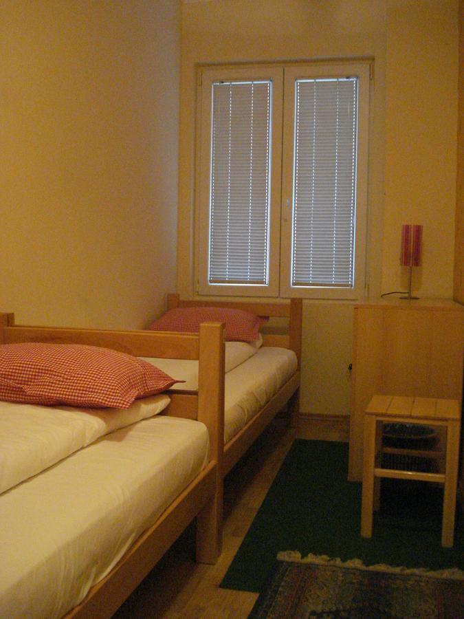 Hostel Jasmin เบลเกรด ภายนอก รูปภาพ