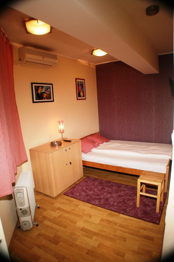 Hostel Jasmin เบลเกรด ภายนอก รูปภาพ